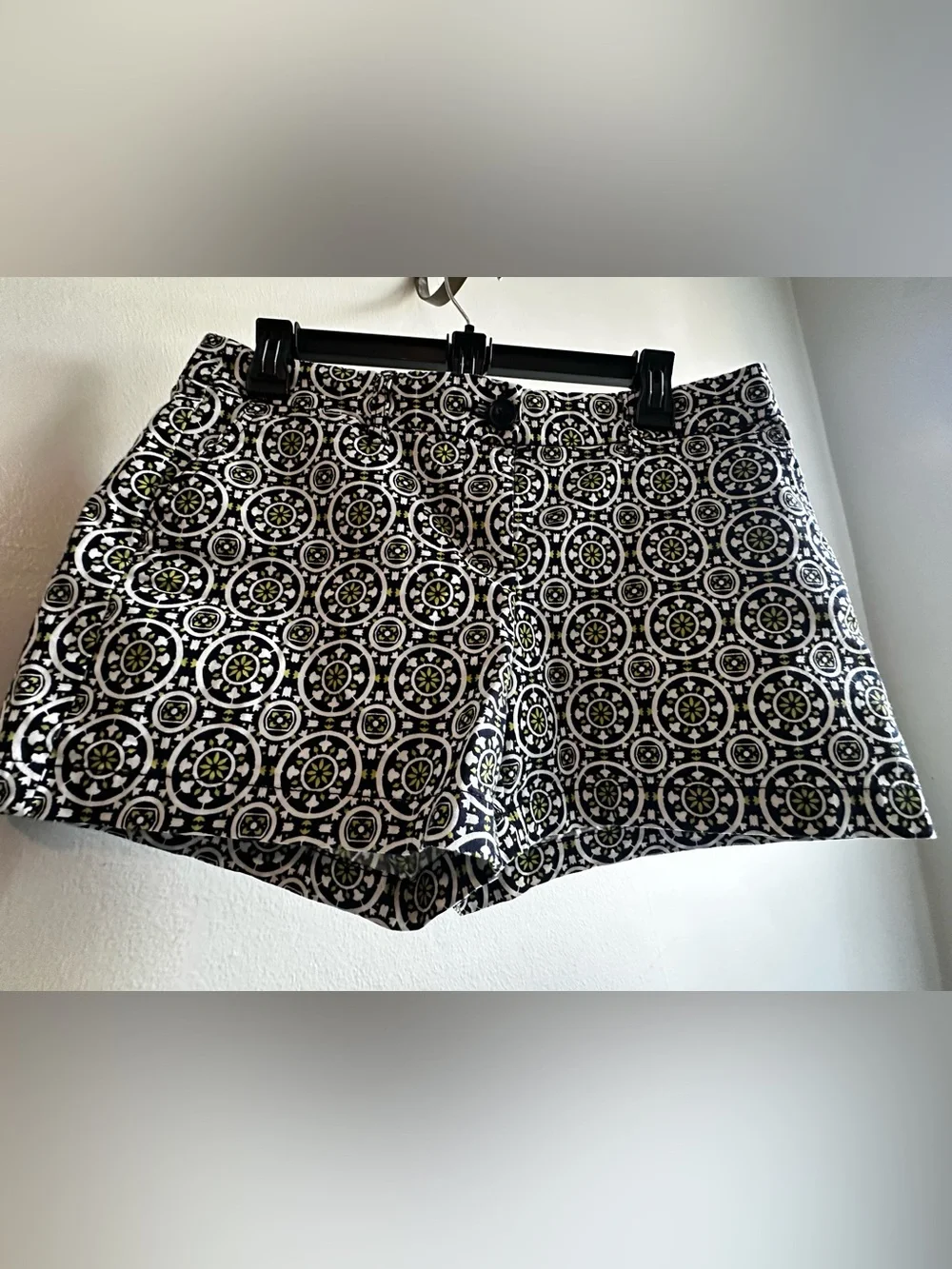 crown & ivy Olive and Black Patterned High-Waist Women's Shorts 98%cotton